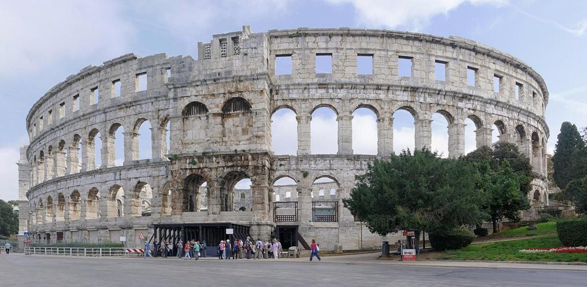Three Lions Apartment Number 2 Pula Exteriör bild